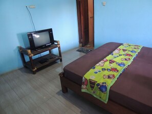 Standard Double Room - Penginapan Pratama (Tepus)