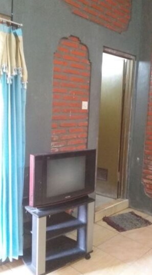 Standard Room | Free WiFi - Penginapan Dena (Batu)