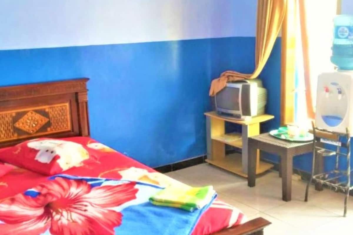 Habitación estándar | Tabla de planchar con plancha, wifi gratis y ropa de cama