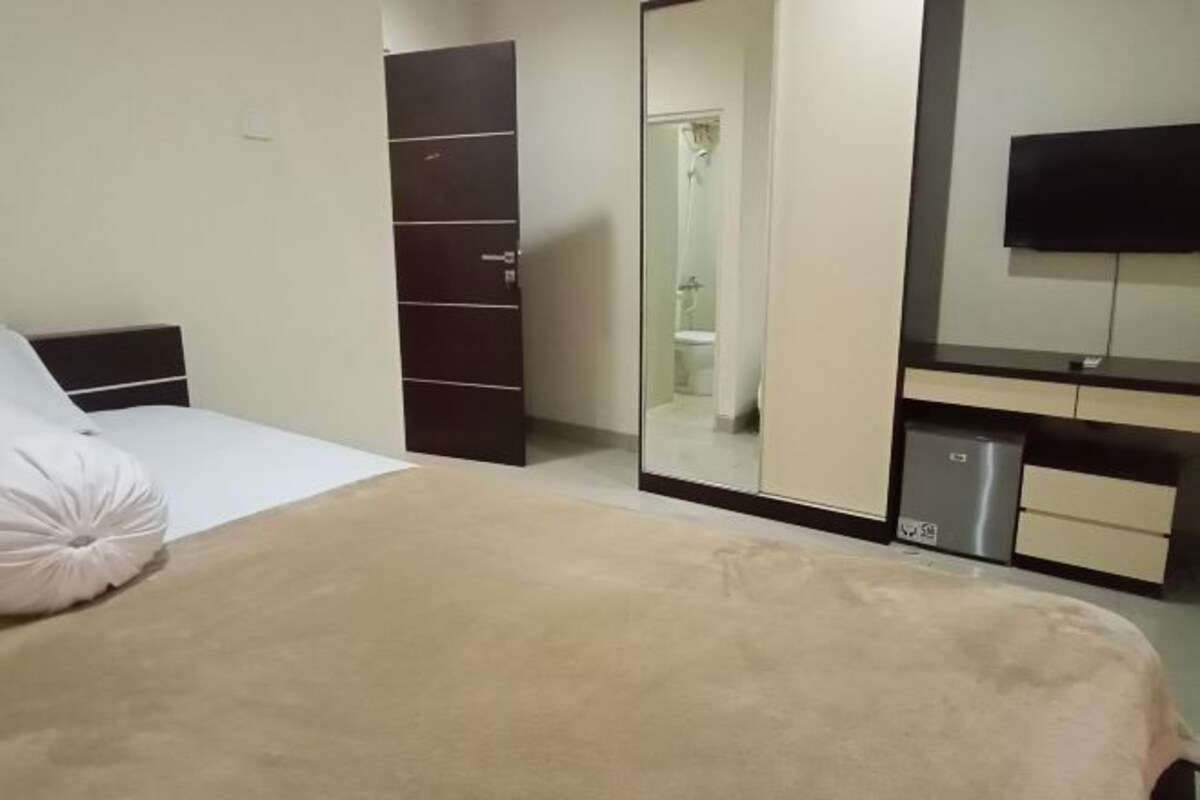 Desk, free WiFi, bed sheets