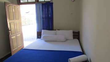 Deluxe Room | Desk, bed sheets