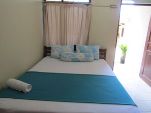 Superior Room | Desk, bed sheets - Hotel Family Syariah 1 (Parangtritis)