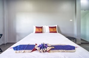 Habitación doble Deluxe | Escritorio, wifi gratis y ropa de cama 