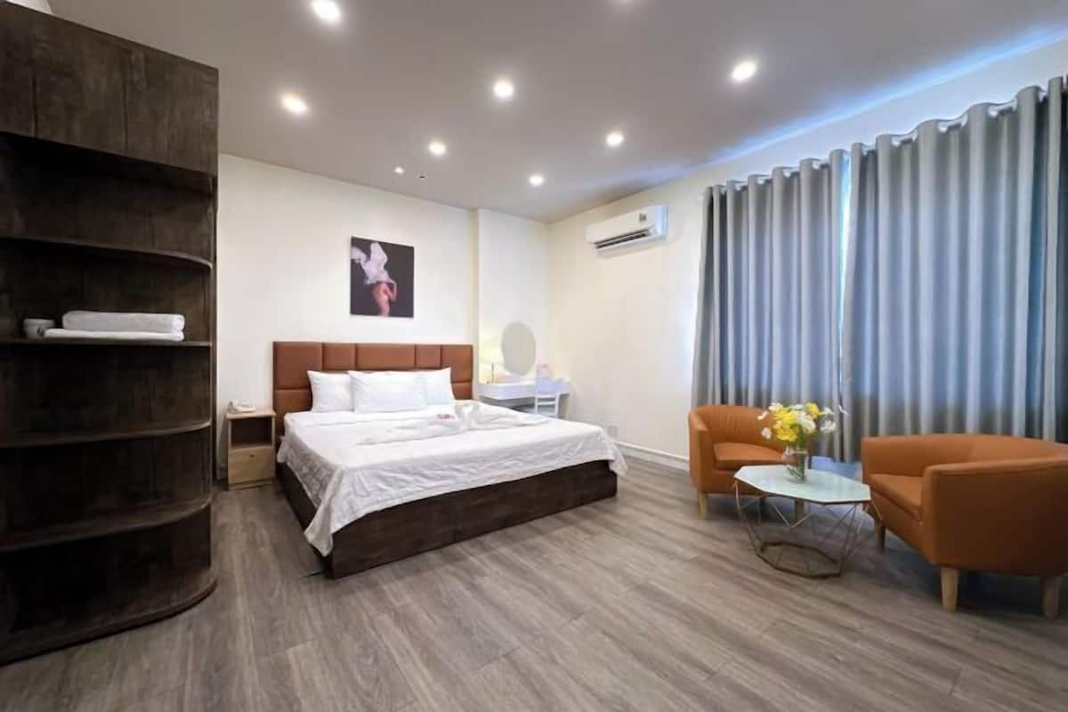 1 bedroom, minibar, desk, laptop workspace