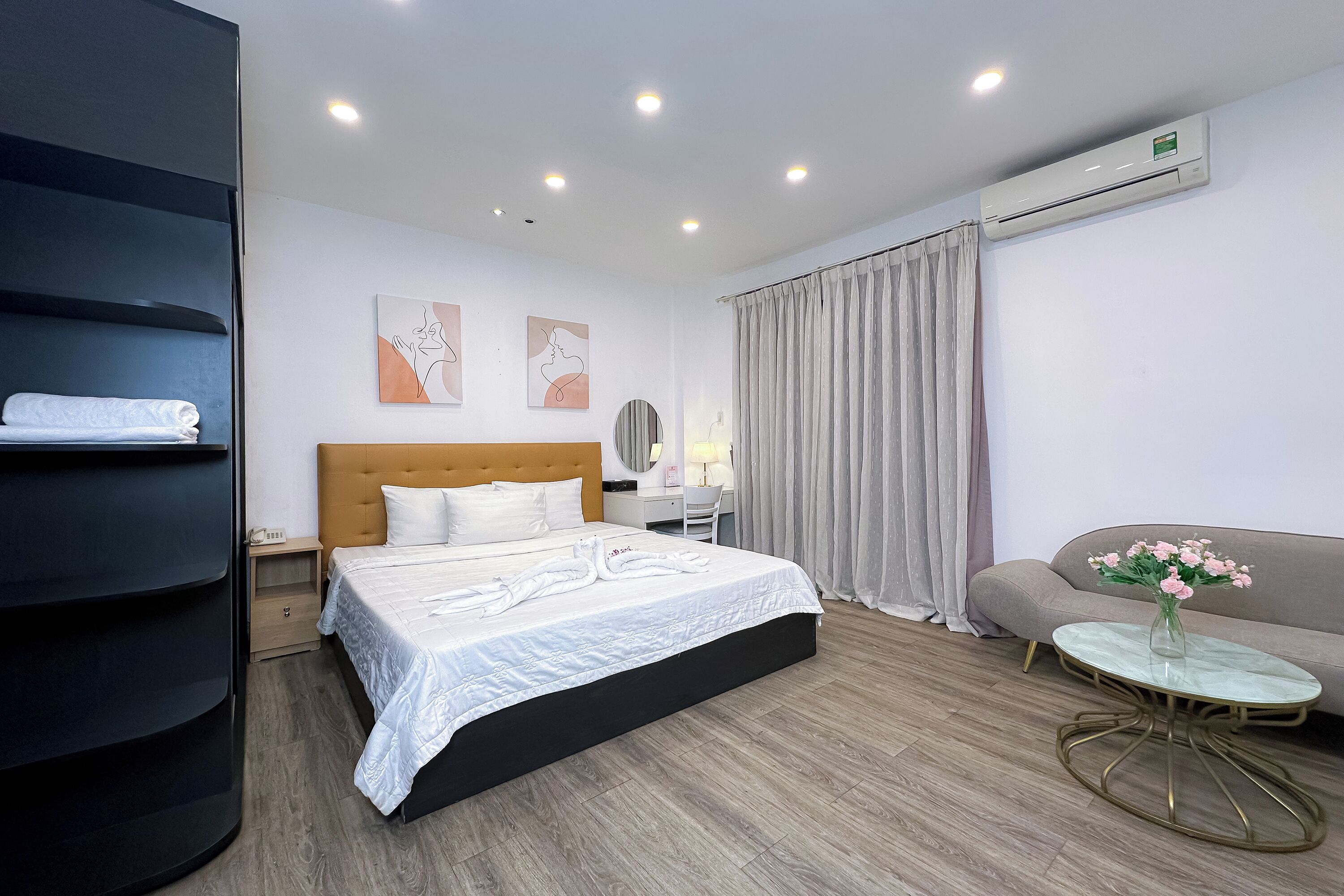 Deluxe Room | Minibar, desk, laptop workspace, free WiFi