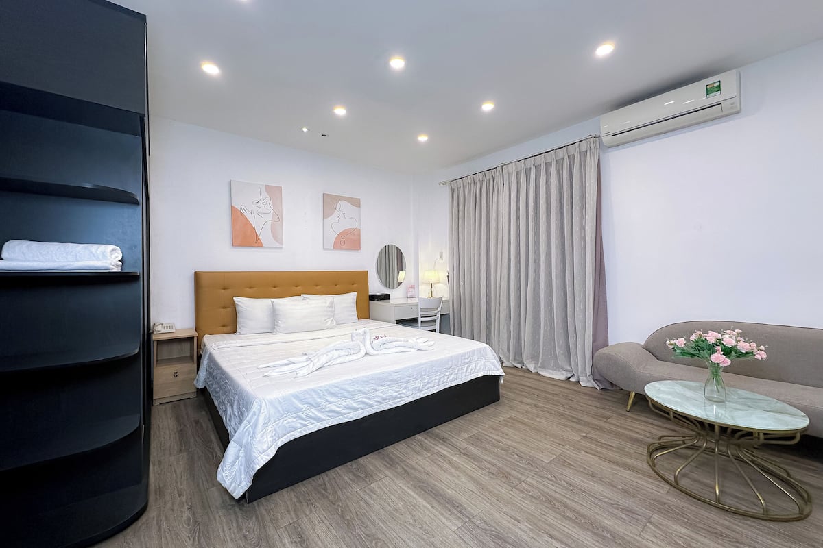 ห้องดีลักซ์ | มินิบาร์, โต๊ะทำงาน, พื้นที่ทำงานแบบใช้แล็ปท็อป, Wi-Fi ฟรี