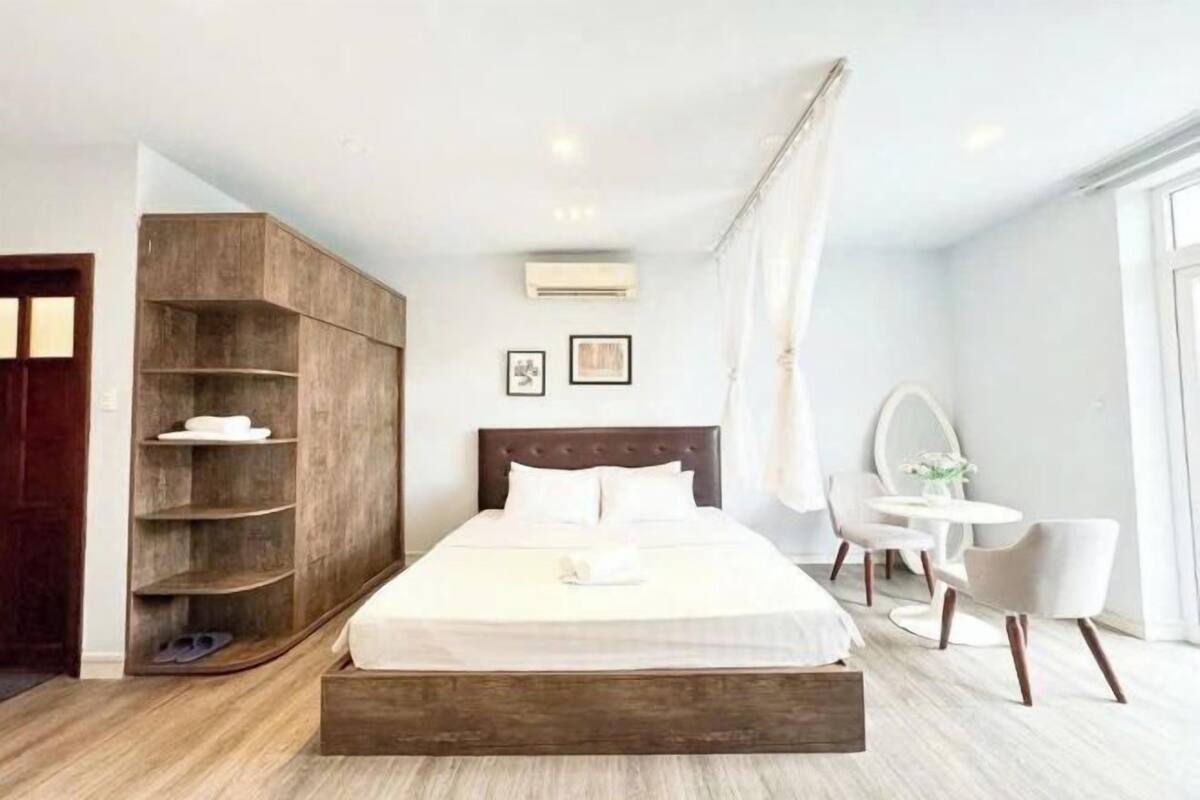 1 bedroom, minibar, desk, laptop workspace