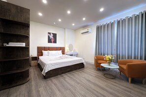 Habitación Deluxe | Minibar, escritorio, espacio para trabajar con laptop y wifi gratis 