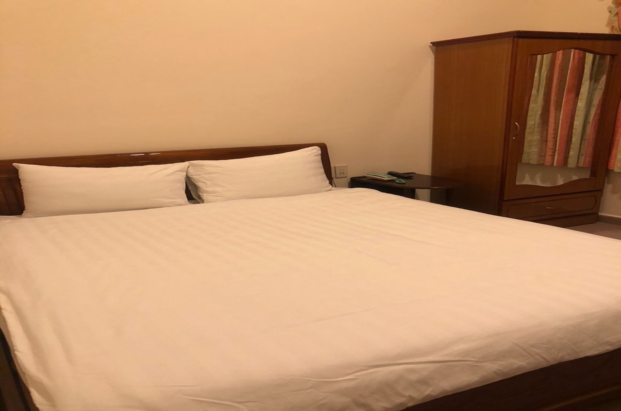 Desk, laptop workspace, free WiFi, bed sheets