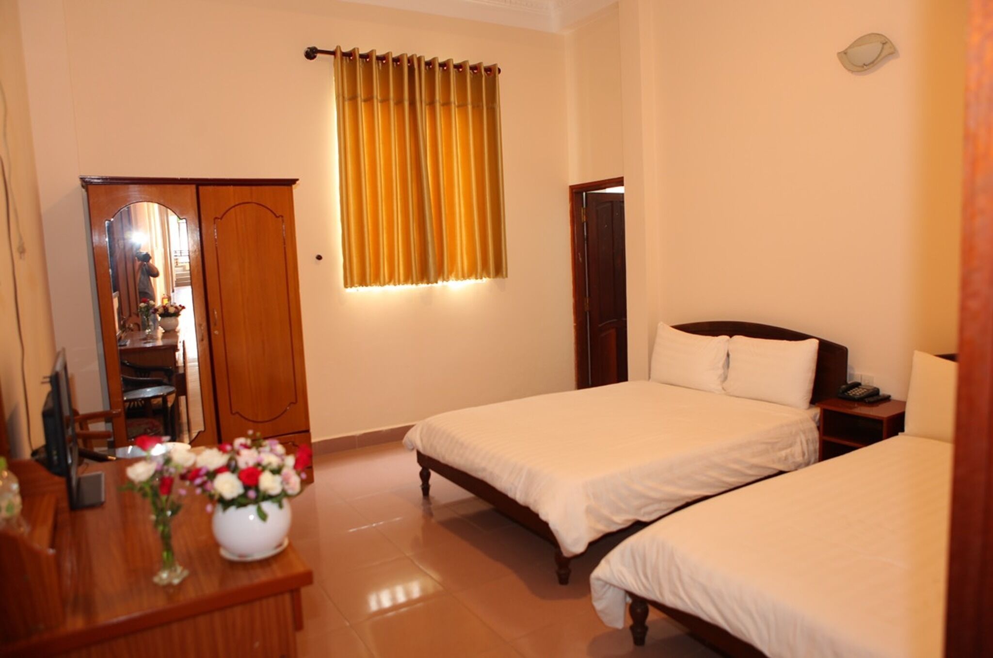 Desk, laptop workspace, free WiFi, bed sheets