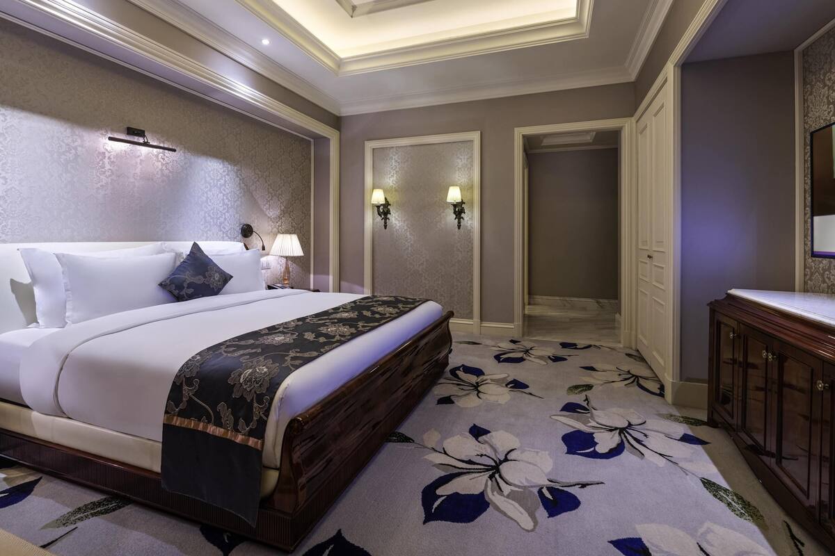 Suite Deluxe, 1 cama de matrimonio grande | Cortinas opacas, wifi gratis, ropa de cama