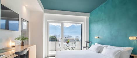 Down duvets, pillow-top beds, free minibar, in-room safe