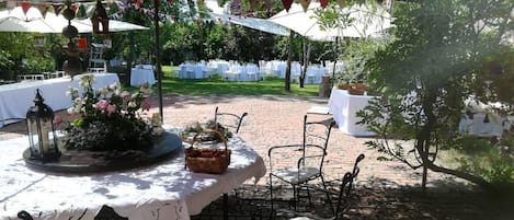 Outdoor dining