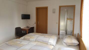 Double Room | Free WiFi, bed sheets