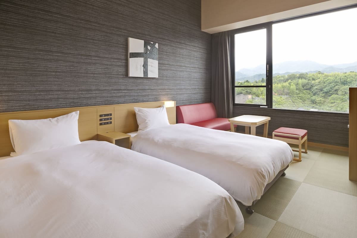 twin room, non smoking, mountain view | free wifi, bed sheets