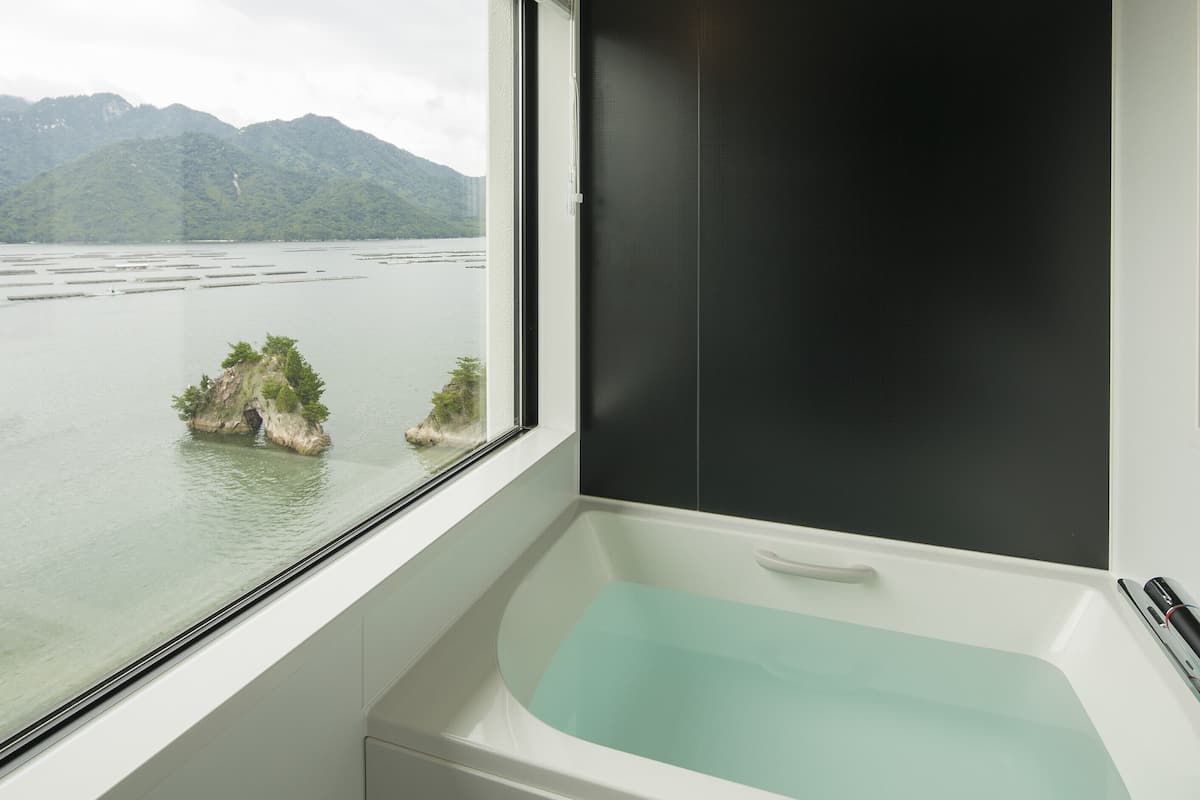 executive twin room, non smoking, sea view (separated bath and toilet) | bathroom | free toiletries, hair dryer, slippers, bidet