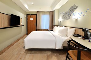 Desk, laptop workspace, free WiFi, bed sheets - Swiss-Belinn Wahid Hasyim (Jakarta)