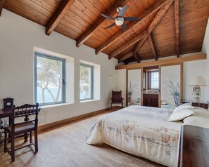 4 Schlafzimmer, Schreibtisch, schallisolierte Zimmer