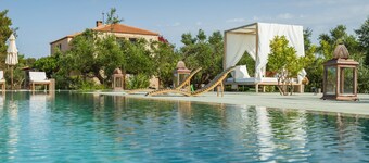 Vrysomylos - Unique Villa on the beach front