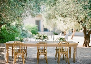 Outdoor dining - Vrysomylos - Unique Villa on the beach front (Gargalianoi)