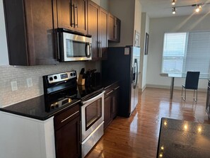 Refrigerador, microondas, horno, lavavajillas