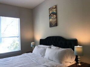 2 makuuhuonetta, silitysrauta/-lauta, Wi-Fi, vuodevaatteet