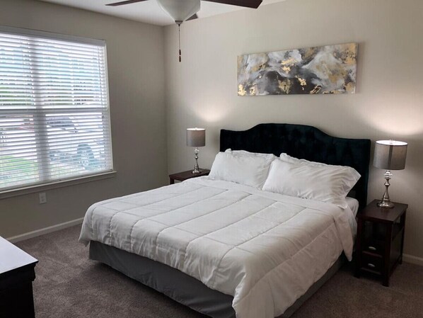 2 室のベッドルーム、アイロン / アイロン台、WiFi、ベッドシーツ