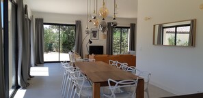 Dining - Contemporary gîte in Paradou. Sleeps 12. (Paradou)