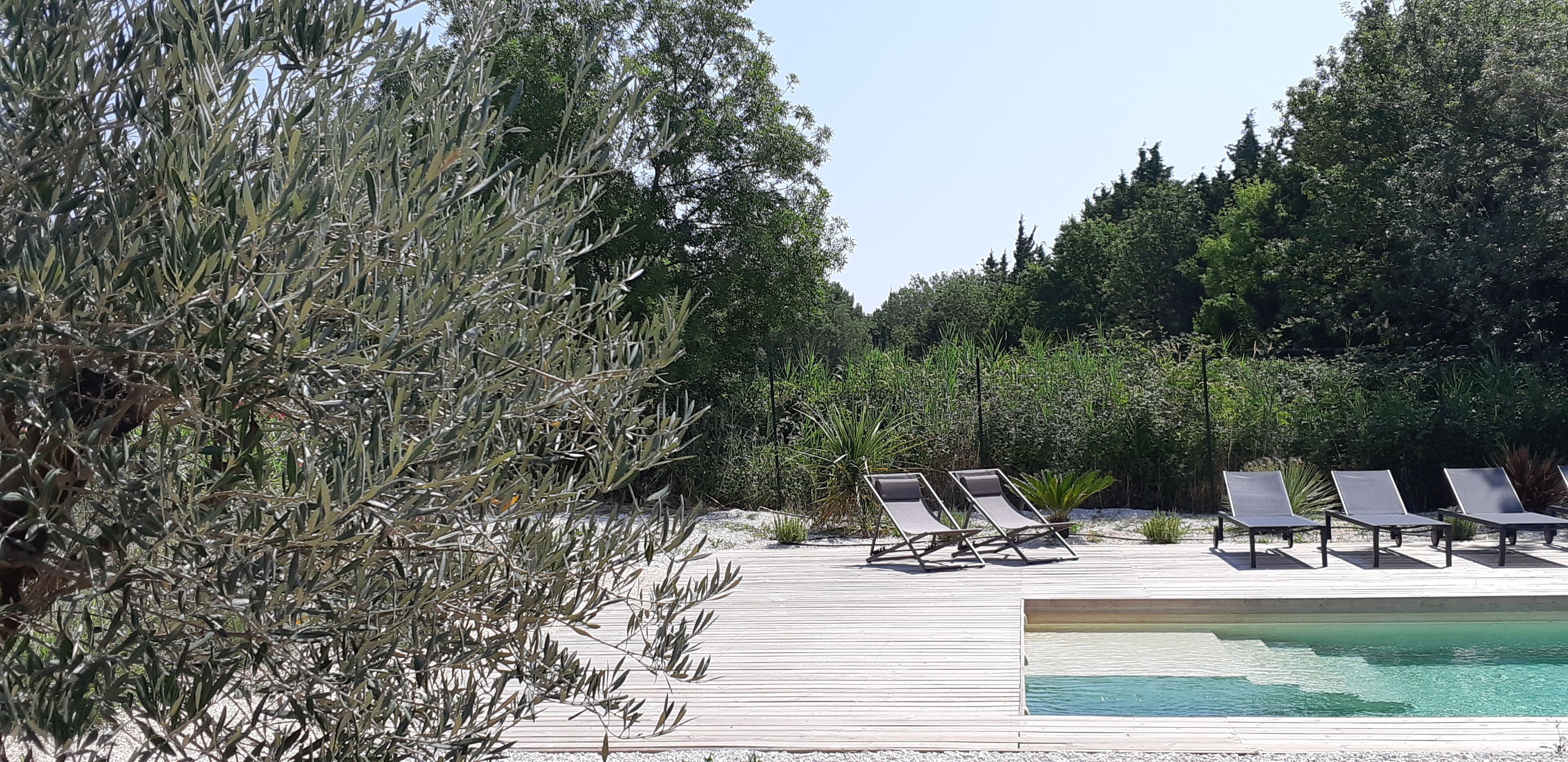 حمّام سباحة خارجي، حمّام سباحة مُدفَّأ