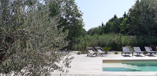 Gîte contemporain au Paradou. 12 personnes.