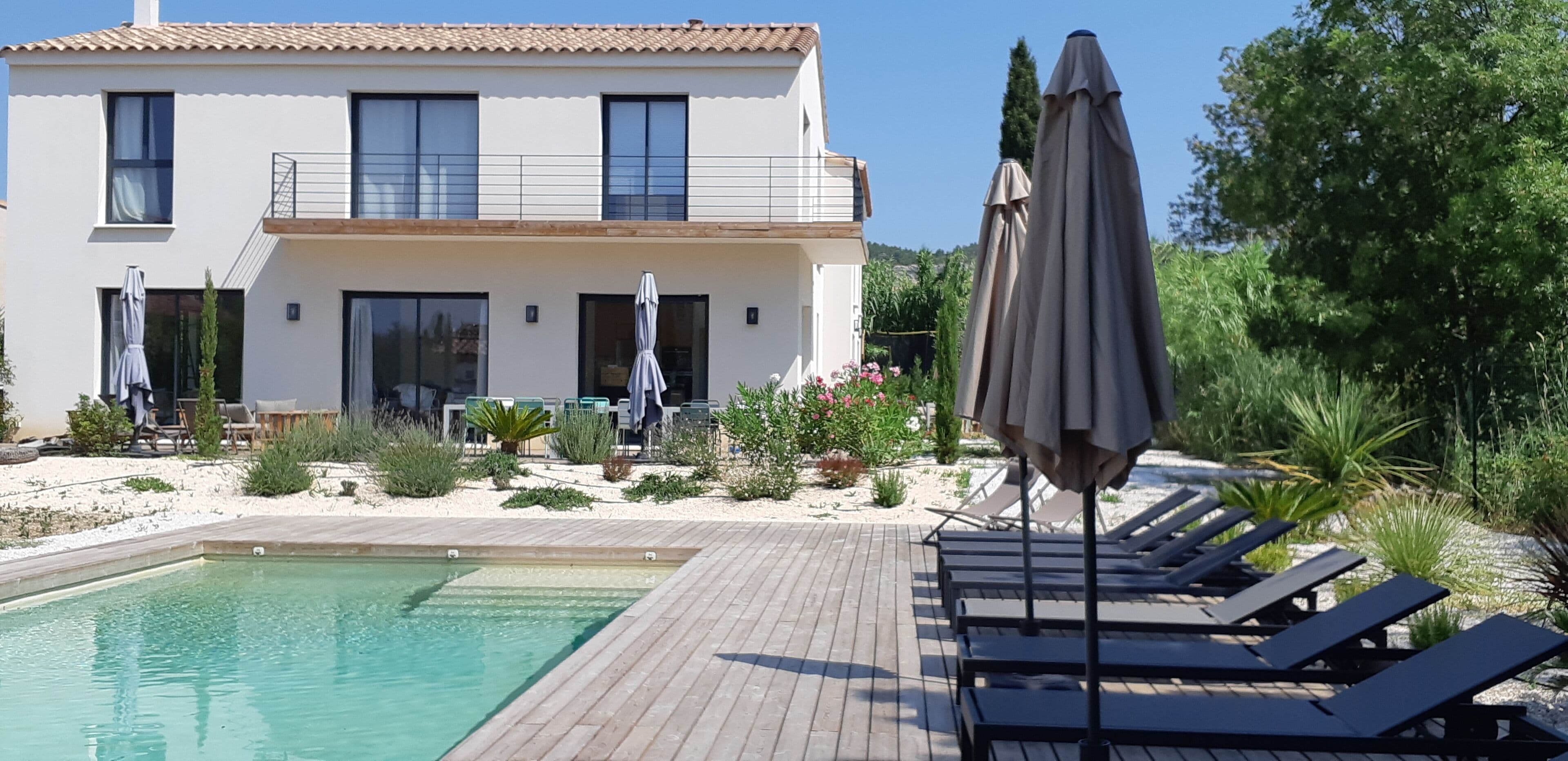 Piscina a l'aire lliure i piscina climatitzada 
