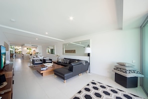 Apartment | Living area - On the point (Cannonvale)
