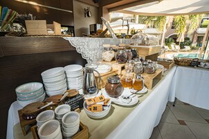Πρωινό σε μπουφέ καθημερινά (11 EUR/άτομο)