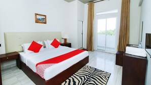 Deluxe Double Room | Hypo-allergenic bedding available, desk, laptop workspace, WiFi (free) - The Kings Bay Hotel (Negombo)