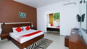 Hypo-allergenic bedding available, desk, laptop workspace, WiFi (free) - The Kings Bay Hotel (Negombo)