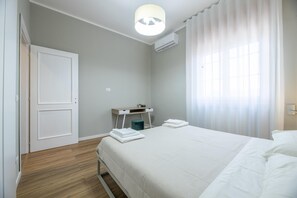 4 dormitorios, cuna de viaje, wifi gratis y ropa de cama
