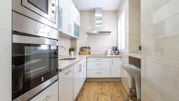 Refrigerador, microondas, horno, placa de cocina