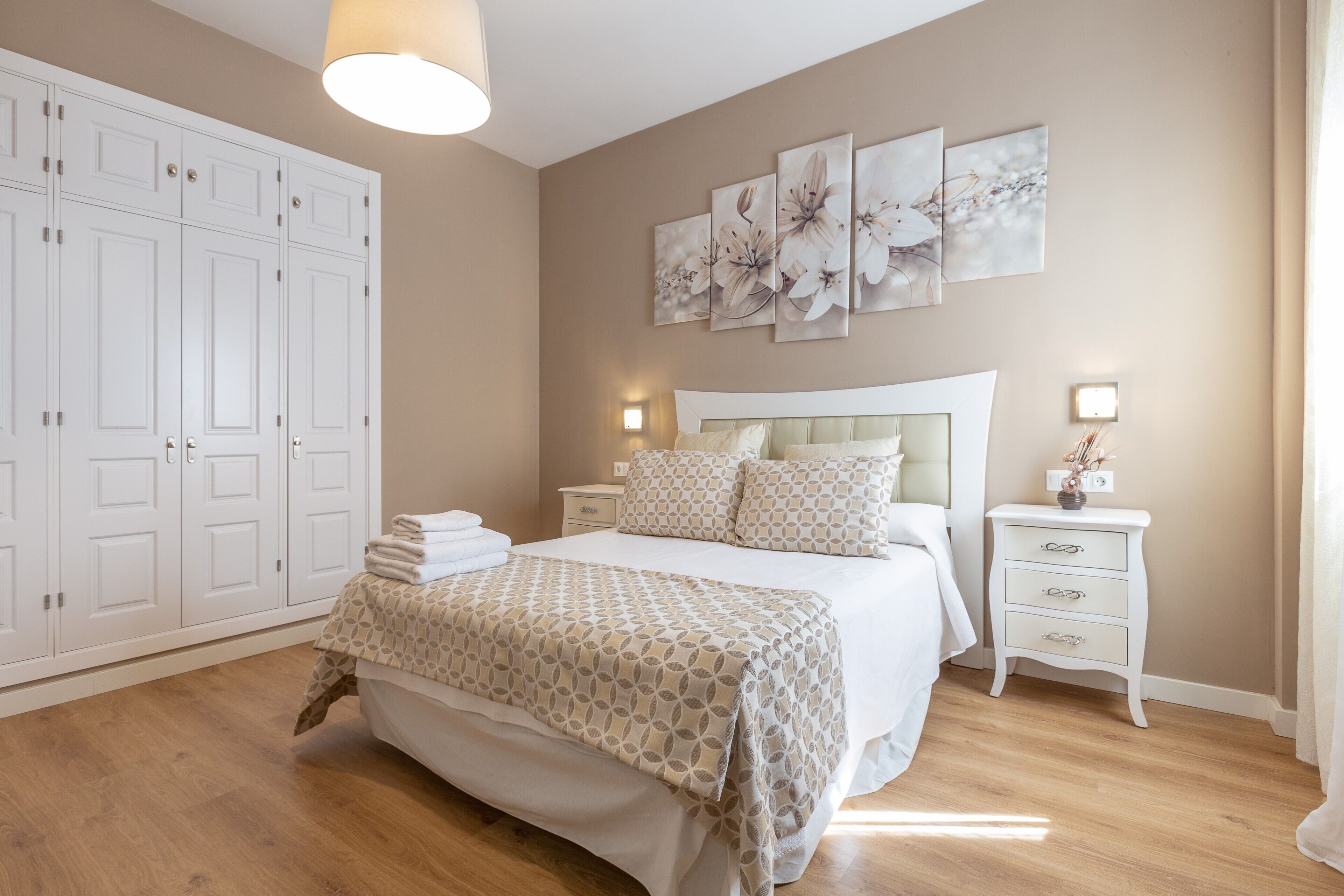 3 chambres, fer et planche à repasser, Wi-Fi gratuit, draps fournis