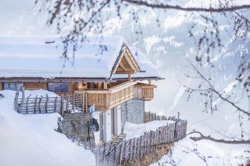 Holiday Home "Chalet Reisnock-Hochgruberhof" in Idyllic Mountain Location with Sauna