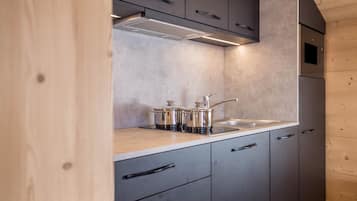 Réfrigérateur, micro-ondes, plaque de cuisson, lave-vaisselle