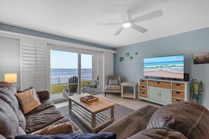 Smart TV, DVD player - Ground-Floor Oceanfront Getaway on New Smyrna’s No-Drive Beach (New Smyrna Beach)