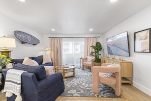 Een smart-tv, boeken en streamingdiensten