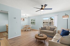 TV connectée, lecteur de DVD, chaîne hi-fi, espaces bureaux