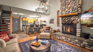 TV, fireplace