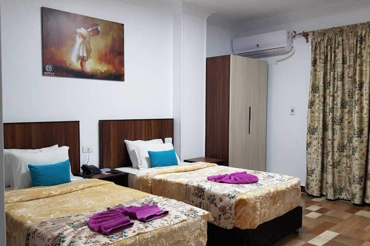 Premium bedding, pillowtop beds, minibar, desk