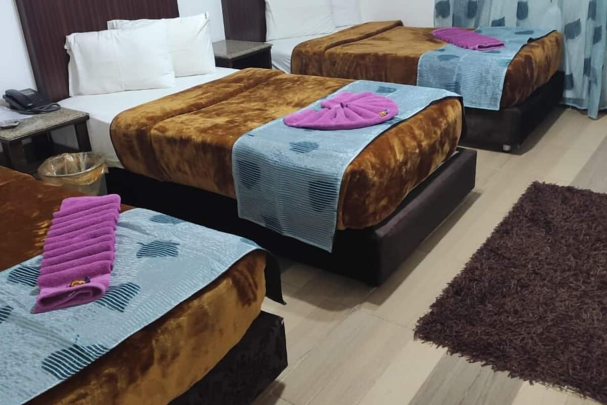 Superior Room, Kitchen | Premium bedding, pillowtop beds, minibar, desk