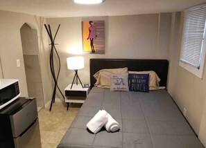 1 bedroom, WiFi, bed sheets - Private Suite • Sleeps 2 • Near Emory (Atlanta)