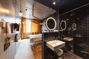 Quarto casal standard | Roupas de cama premium, cofres nos quartos, Wi-Fi de cortesia