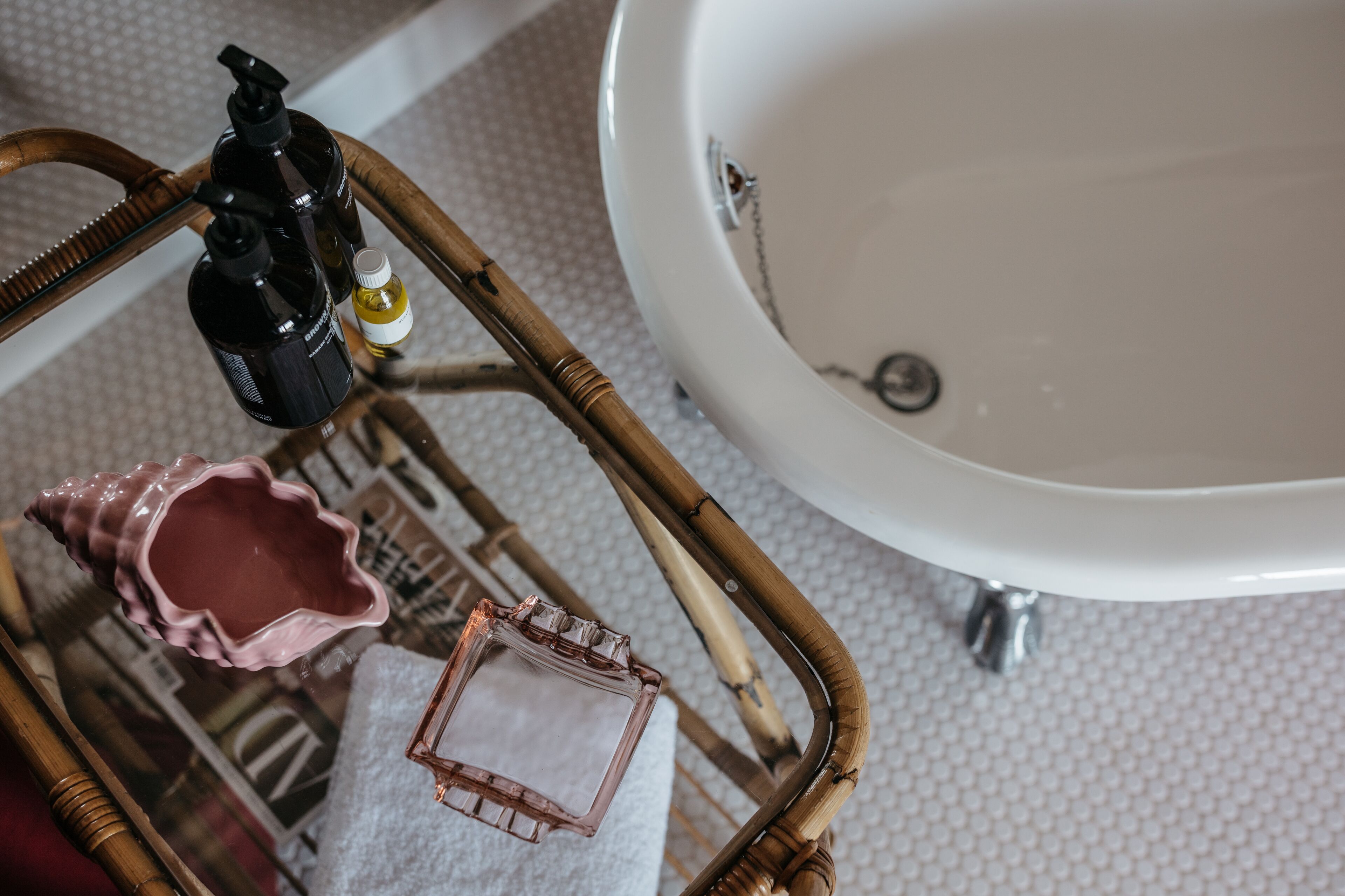 shower, rainfall showerhead, free toiletries, hair dryer