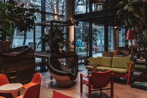 Coin salon dans le hall